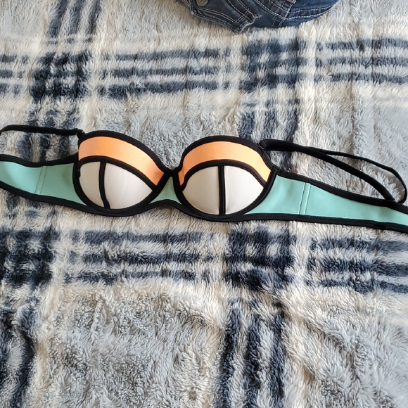 Colorblock Bikini Top - Picture 3 of 3